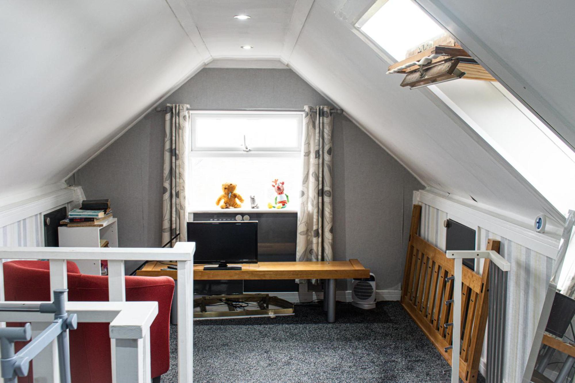 Luton - Newly Renovated Ideal For Short Stay, Close To Airport Train Station, Free Parking Off Street , Luxury Comfort In Price Guest house Luton (Bedfordshire)