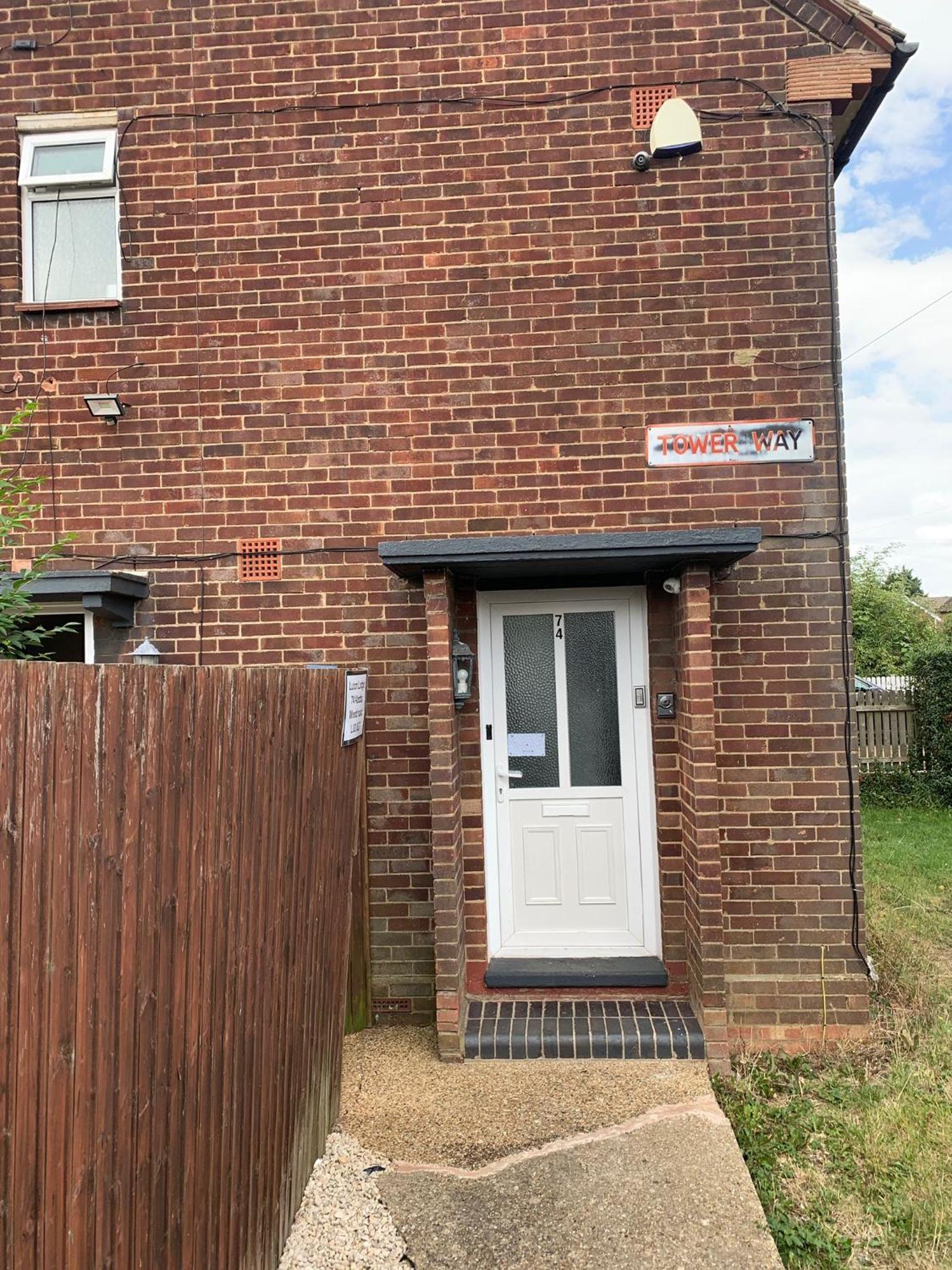 Luton - Newly Renovated Ideal For Short Stay, Close To Airport Train Station, Free Parking Off Street , Luxury Comfort In Price Guest house