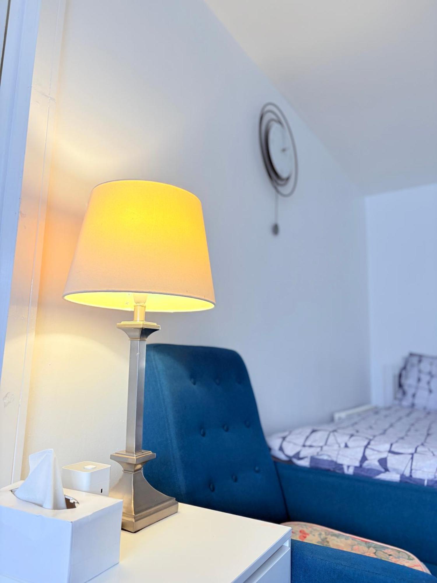 Guest house Luton - Newly Renovated Ideal For Short Stay, Close To Airport Train Station, Free Parking Off Street , Luxury Comfort In Price *
