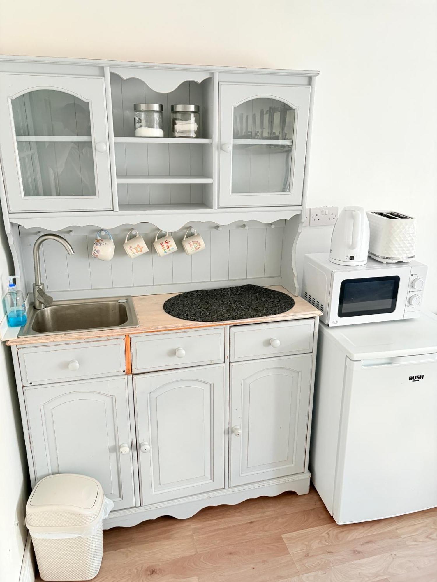 Luton - Newly Renovated Ideal For Short Stay, Close To Airport Train Station, Free Parking Off Street , Luxury Comfort In Price Guest house Luton (Bedfordshire)