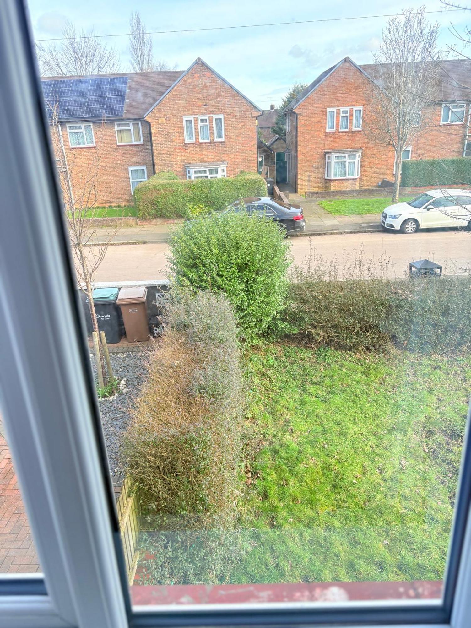 Luton - Newly Renovated Ideal For Short Stay, Close To Airport Train Station, Free Parking Off Street , Luxury Comfort In Price Guest house *